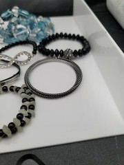 Nice Lot Of 6″ Bracelets Various Types And Colors
