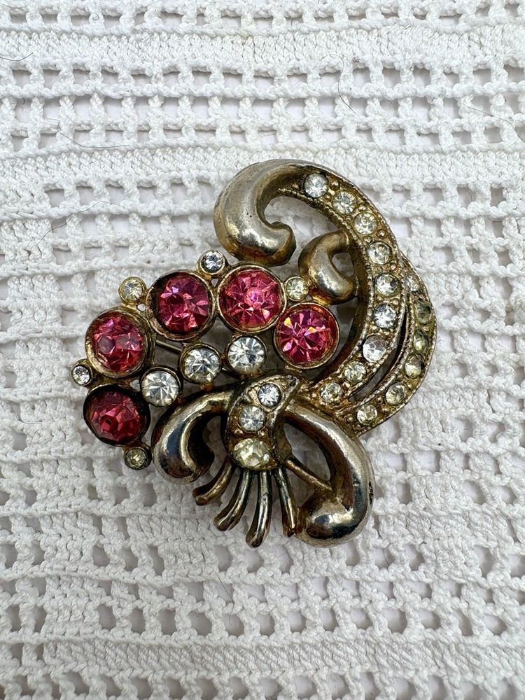 Vintage 40’s Pot Metal Cast Rhinestone Swirl Pink Brooch 1.5”