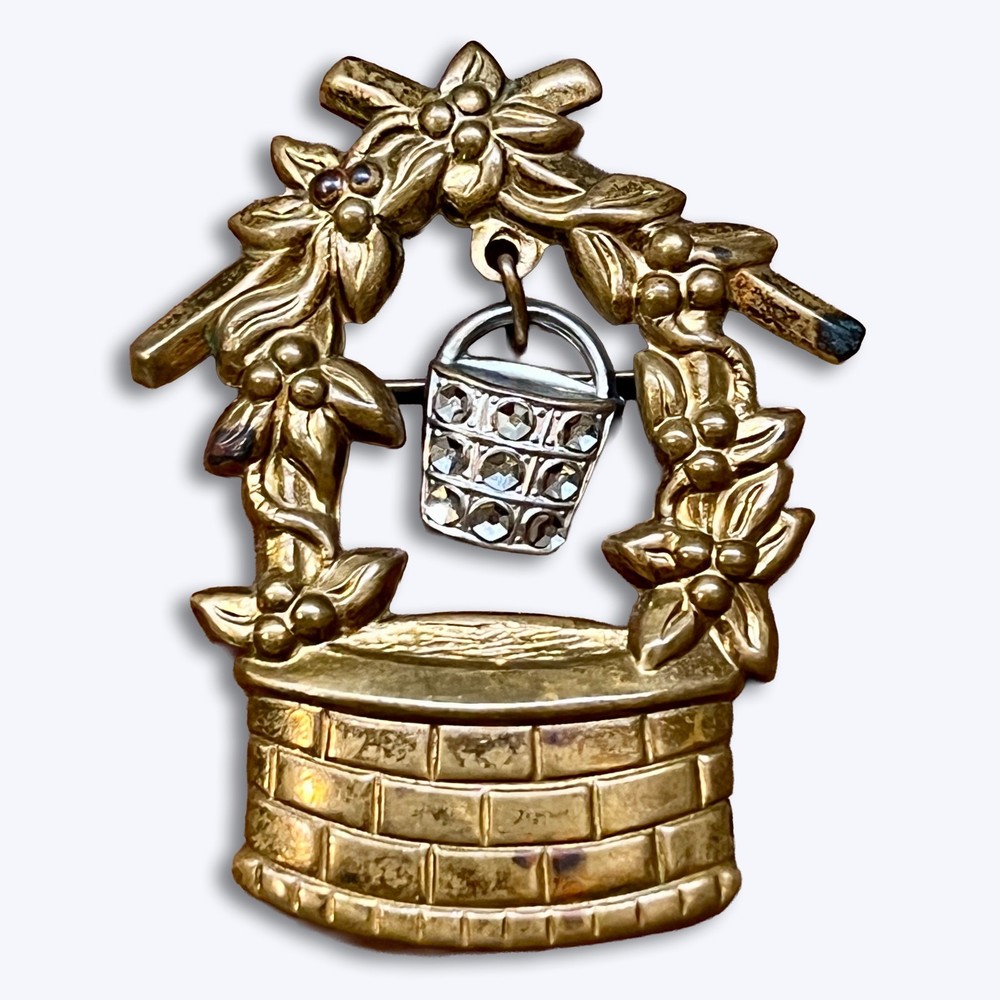 Vtg Gold Tone Wishing Well Brooch Dangling Bucket Garden Flowers Lapel Pin Retro