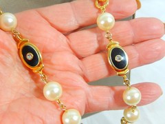 VTG BEZEL SET ONYX ENAMEL W RHINESTONE LARGE FAUX PEARL STATIONS 32″ NECKLACE