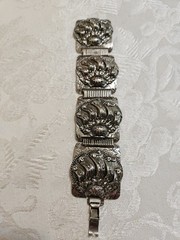 Vintage Silver Tone Ornate 4 Panel Bracelet 1950-1960 Era 6 1/2″ Long