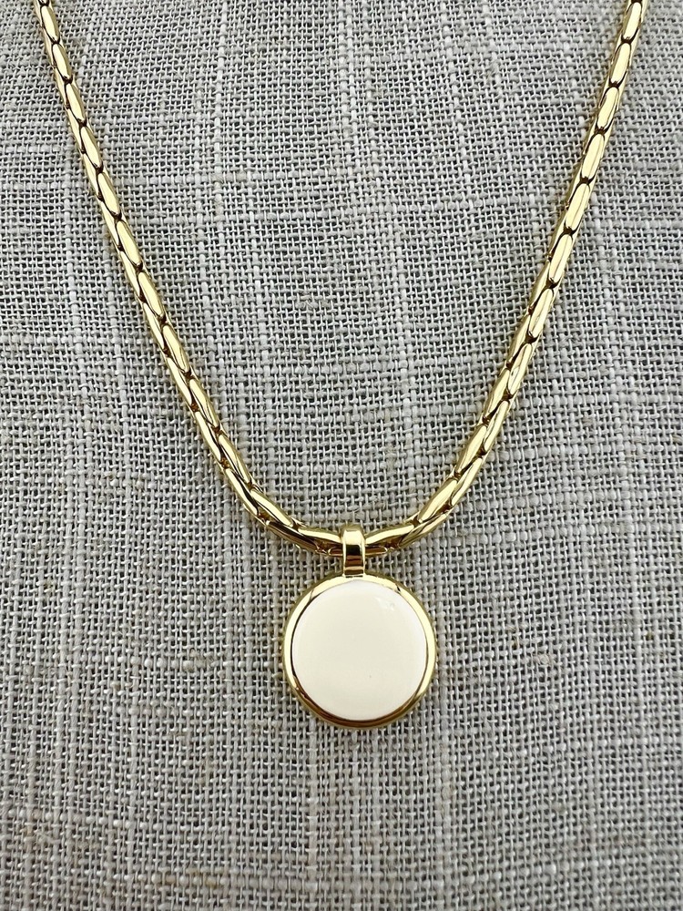 Liz Claiborne Necklace Cream Enamel Coin Pendant Gold Tone Signed 19”