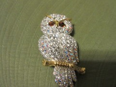 WOW Joan Rivers Crystal Snowy Owl Brooch Pin Gold tone AB Rhinestones Topaz Eyes