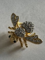 Small Vintage Joan Rivers Pave Clear Crystal Rhinestone Queen Bee Pin Brooch W2