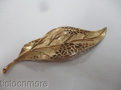 VINTAGE CROWN TRIFARI GOLDEN TRIFARIUM LONG LEAF PIN BROOCH