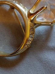 Vintage AJC Rhinestone Lucite Gold Tone Ring Brooch.