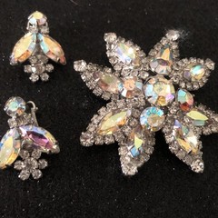 Vtg. unsigned Weiss? Silver Tone Brooch and Earrings set clear Aurora Borealis