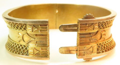 Victorian 1800’s 13KY-19KY Range Bangle Etruscan Bracelet 6″ Width IC 0.632″ ID