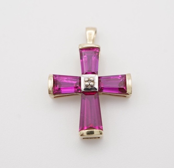 Vintage 10k Yellow Gold Ruby Cross Pendant. (4) Tapered Baguettes
