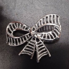 Gerry’s silver tone bow brooch