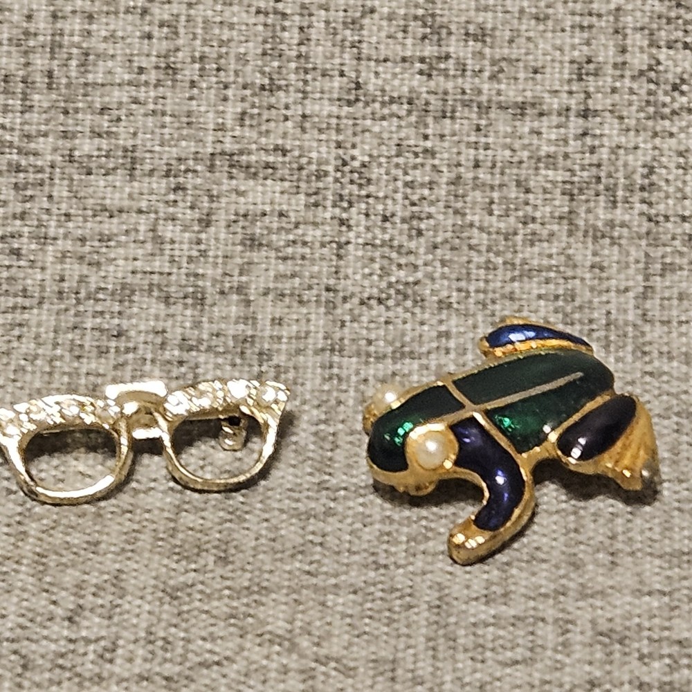 2 Vtge Pins Brooch Cat Eye Glasses Clear Rhinestone & Enamel Frog Green/ Blue