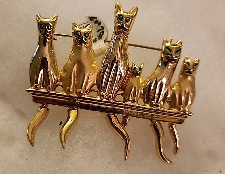 Green Eyed Cats Gold-tone Brooch Pin with Dangling Cat Tails 2.5″