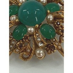 Vintage ART ARTHUR PEPPER Gold Tone Green Rhinestone Faux Pearl Brooch Sunburst