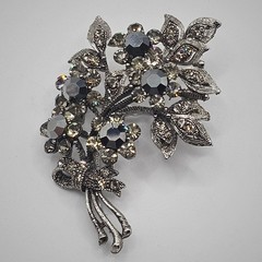Floral Statement Brooch Dark Silver Gray Tone Rhinestone Pendant Bow 2.5″ Pin