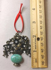 Vtg Antiqued Brassy Tone FLOWERS in Vase Acrylic Faux Peking Glass 2.25″ Pendant