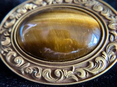 “EI” Oval Cabochon TIGER’S EYE Brooch 1.5″ Pin – Ornate Gold Tone Frame