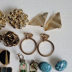 Vintage Multicolor Mixed Lot Earrings Brooch Pin Glass Plastic Metal 16 Pieces