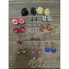 STUNNING! VTG Screw Back & Clip on Earring lot 15 Pair Classy!