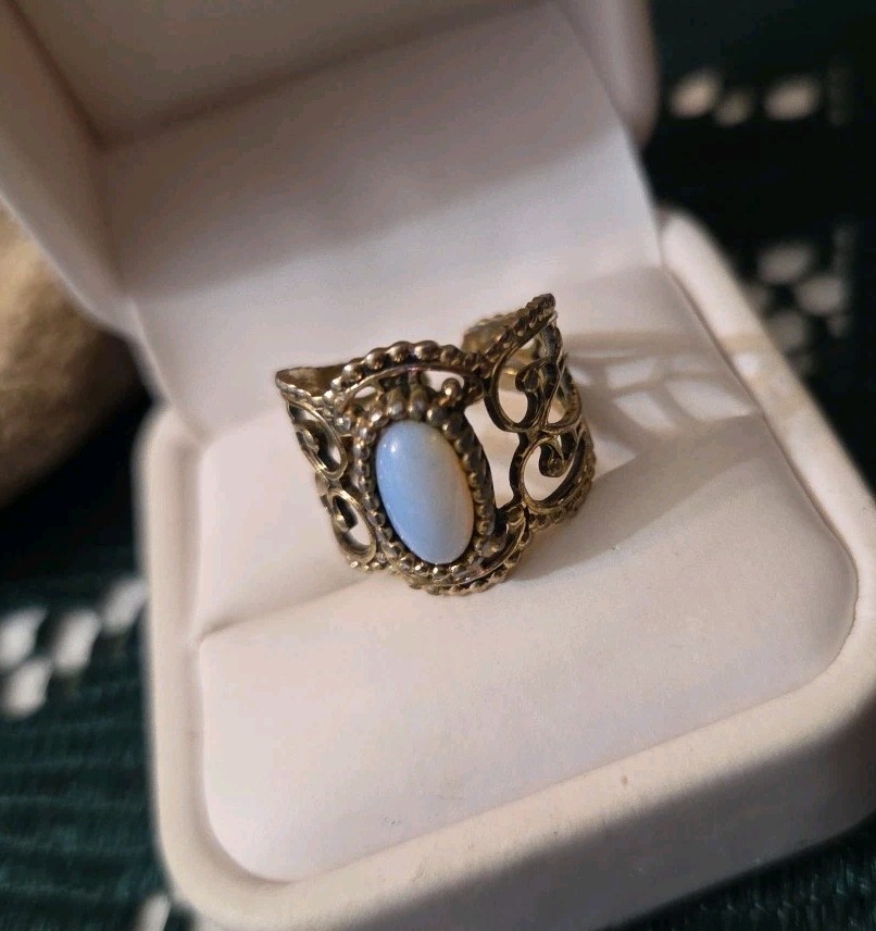 S Coventry Empress Dragon’s Breath Goldtone Faux Fire Opal Filagree Ring Sz 7.25