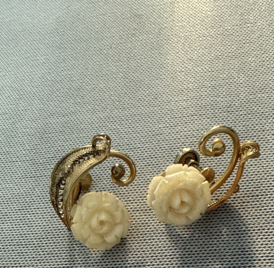 VTG SORRENTO White Rose Gold Tone Sterling Filigree Leaf 1” Earring