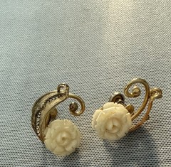 VTG SORRENTO White Rose Gold Tone Sterling Filigree Leaf 1” Earring