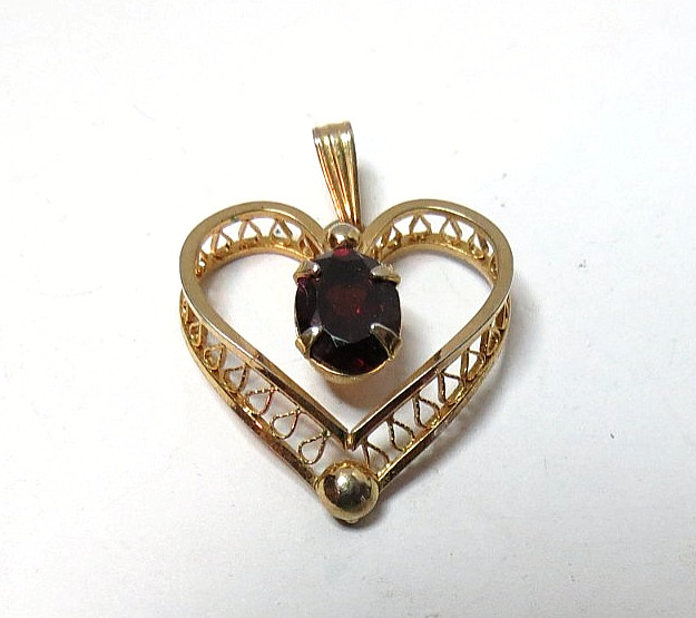 VTG WOMENS PENDANT 12K GOLD FILLED W/ RED STONE HEART 21MM