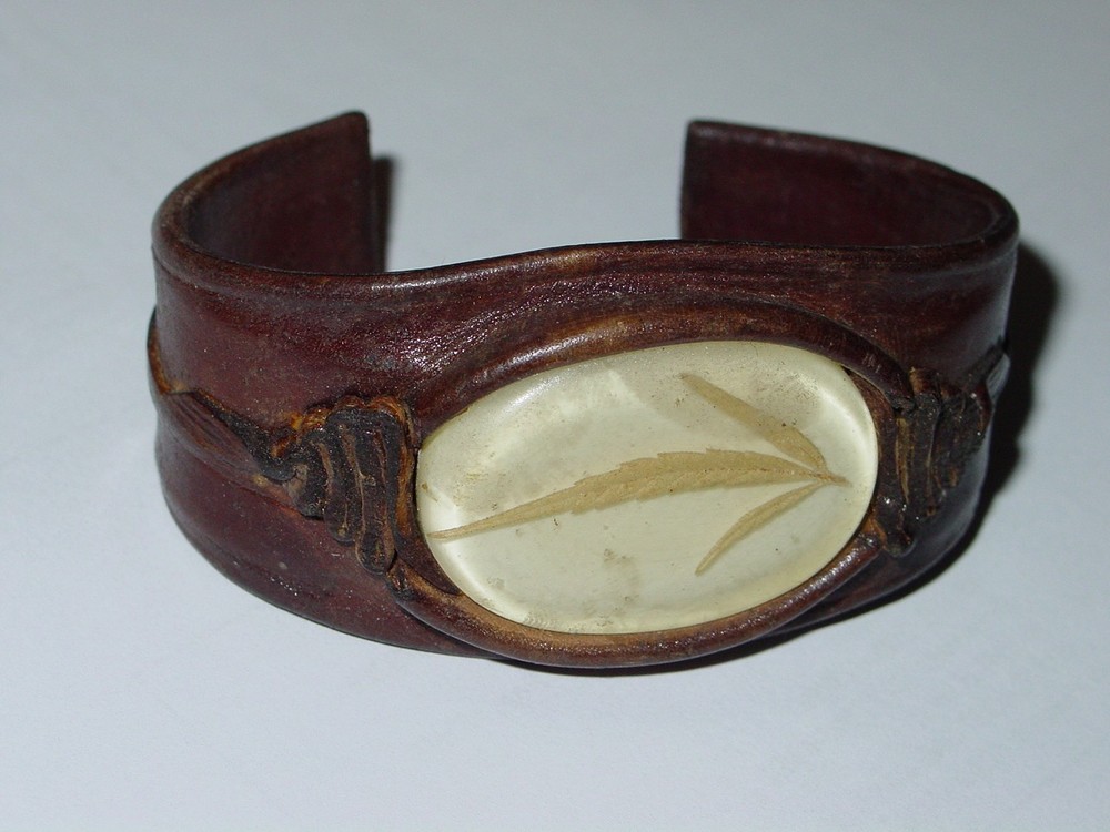 GROOVY VINTAGE 1970’s HIPPIE LEATHER BRACELET WITH STONE NOS N/M #1
