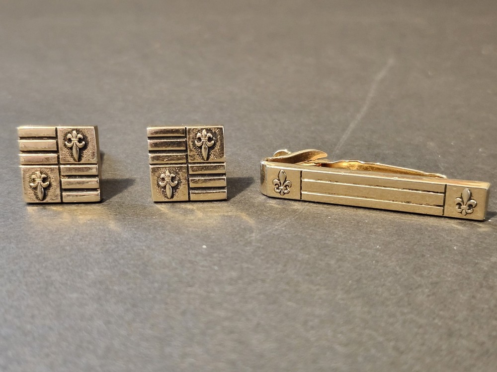 VINTAGE SWANK GOLD-TONE CUFFLINKS/TIE BAR SET/FLEUR-DE-LIS DESIGN MID-CENTURY