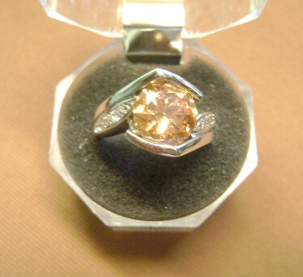 VINTAGE AMBER CUBIC ZERCONIA CRYSTAL ACCENTS COCKTAIL SIZE 8.5 SILVER TONE RING