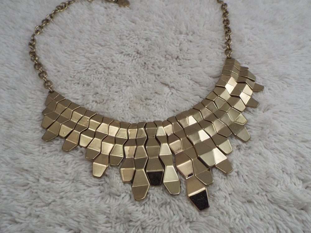 LIZ CLAIBORNE Goldtone Scoop Necklace