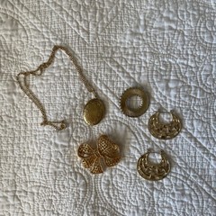 Vintage Gold Tone Jewlery Lot Locket Earrings Brooches