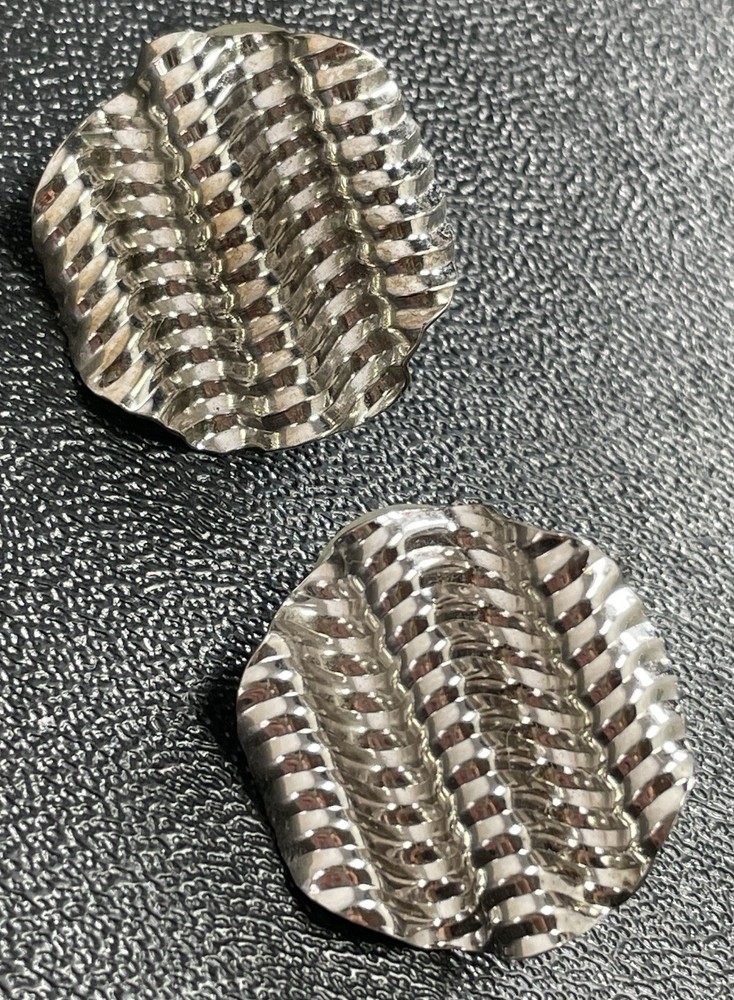 Vintage 1” Silver Tone Textured Metal Earrings