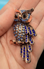 Multi Color Blue Rhinestones Owl Rose Gold Tone Metal Brooch Pin 2.75″