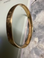 BEAUTIFUL VINTAGE 14k GF MARATHON DESIGN FLORAL, LADIES BANGLE BRACELET.