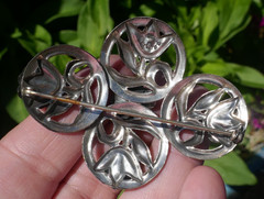 Vintage Designer CORO Sterling Silver Open-Work Flower Designed Brooch – 17.4g.