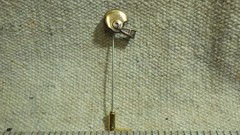 Vintage stick pin marked G.H. 79 football helmet 2 5/8″ gold color metal