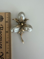 Vintage Ravana Floral Brooch Pin w/ 3 Lg Baroque Faux Pearls, Gold Tone, 3.25″