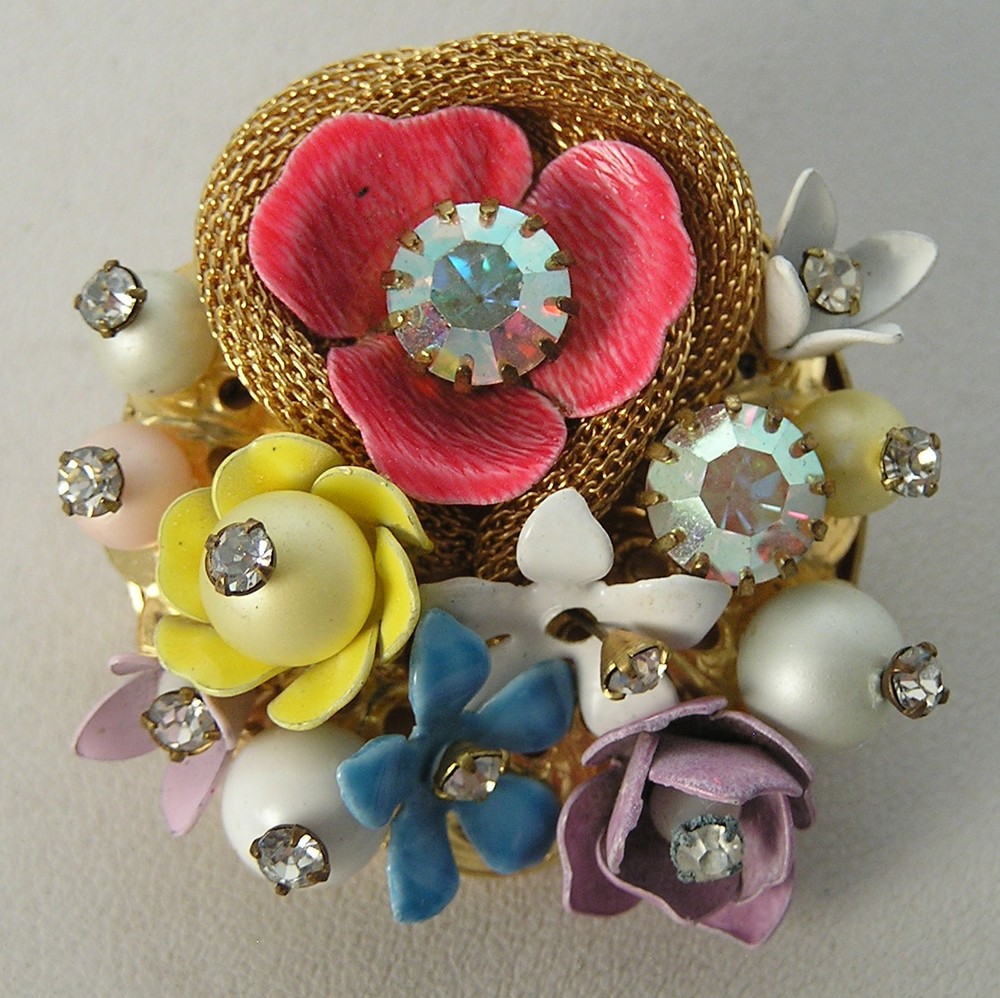 Stunning Vintage Gold tone Rhinestone w/Enamel Flowers w/Round Gold Mesh Pin