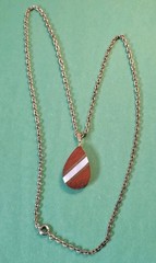 Vintage Inlaid MOTHER OF PEARL & WOODEN Pendant And Necklace in Gold Tone