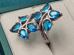 Sterling Silver Ring w. London Blue Faceted Topaz Gemstones in Leaf Pattern: S8