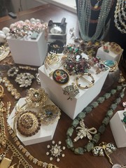 Vtg To Now Rhinestone Costume Jewelry Lot Hollycraft Mosaic Goldette 100+ Pcs