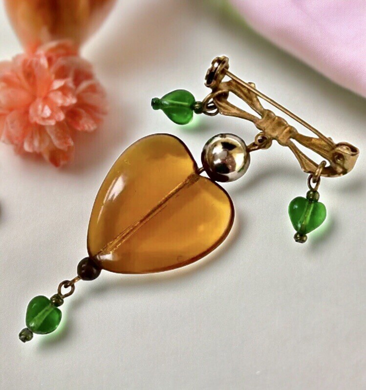 Vintage Amber Heart Brooch Pendant Goldtone Bow Dangling