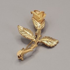 Vintage AAi Rose Brooch Gold Tone Mesh Bud 2 1/8″