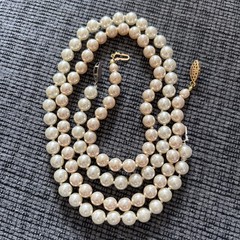 2 Vintage Faux Glass or Cultured Pearl Necklace Choker Knotted Graduated 35g 19”