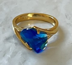 LADY REMINGTON BLUE AUSTRIAN CRYSTAL GOLD TONE VINTAGE RING SIZE 7