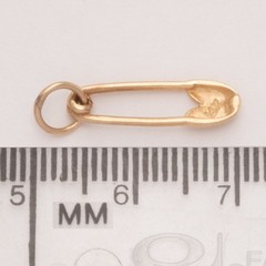 VINTAGE 14K GOLD BABY SAFETY PIN CHARM PENDANT with BAIL 0.5g 20x5mm 1950s USA