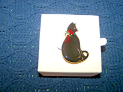 VINTAGE 80’S WHIMSICAL SIGNED VERO 2″ BLACK ENAMEL CHRISTMAS CAT PIN BROOCH NOS