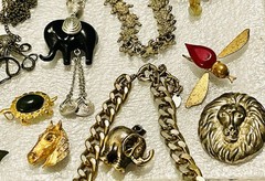Huge Lot Different Vintage Animals Bugs Pins Necklaces Bracelet Lot