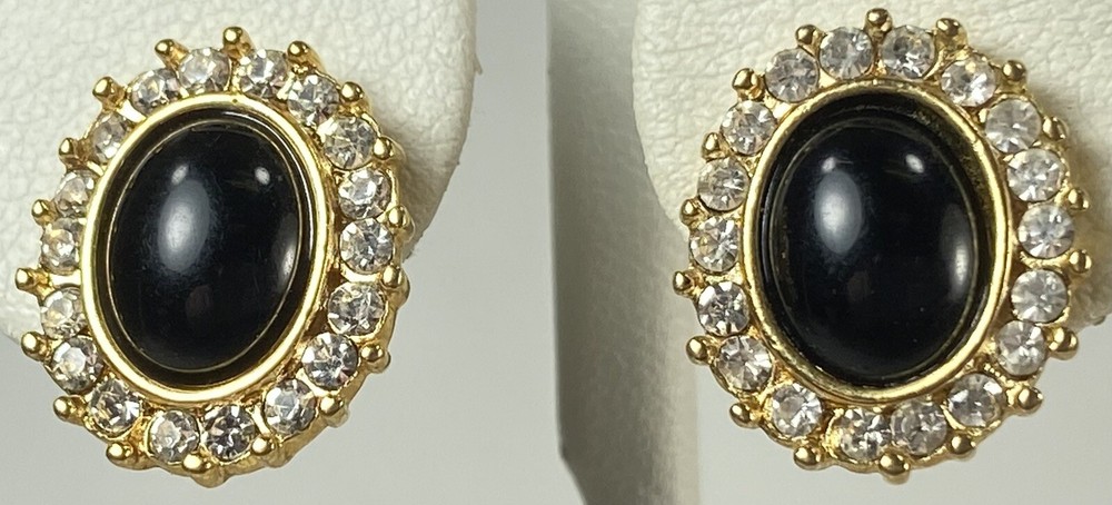 TRIFARI VINTAGE GOLDTONE RHINESTONE BLACK LUCITE DOME STUD EARRINGS (K836)