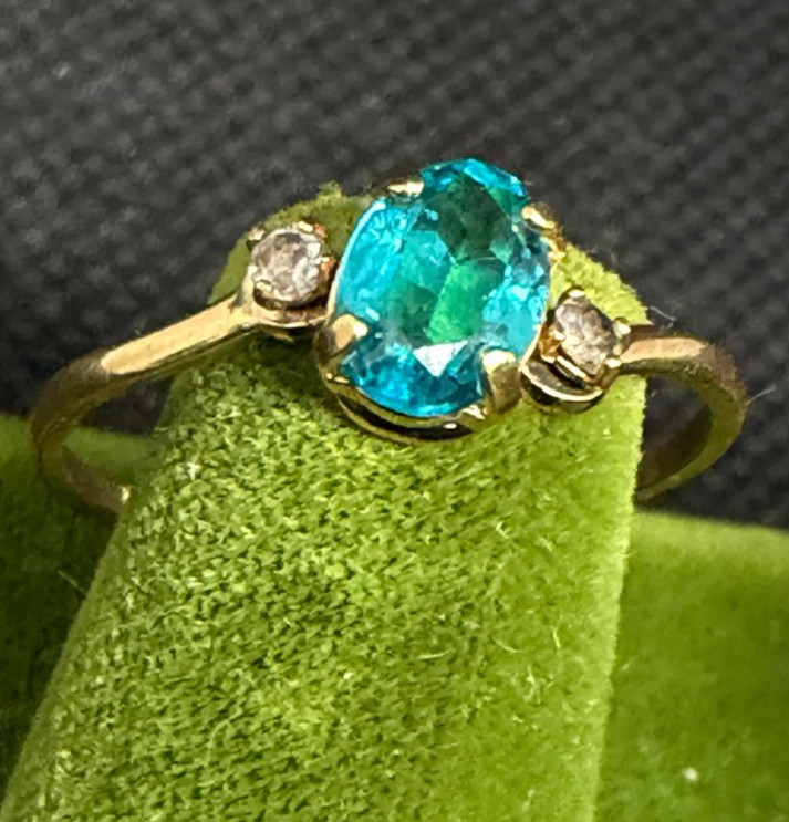 Vintage Aquamarine (March Birthstone) and Stamped 18KT HGE Ring Size 8